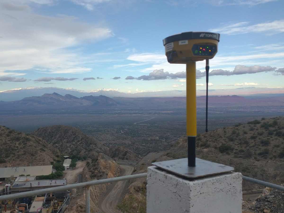 Receptor GPS sobre punto fijo en un proyecto minero de San Juan